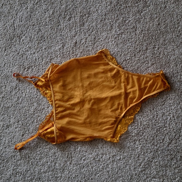 Goldenrod mesh lace bodysuit- never worn - size M/L - Picture 6 of 10